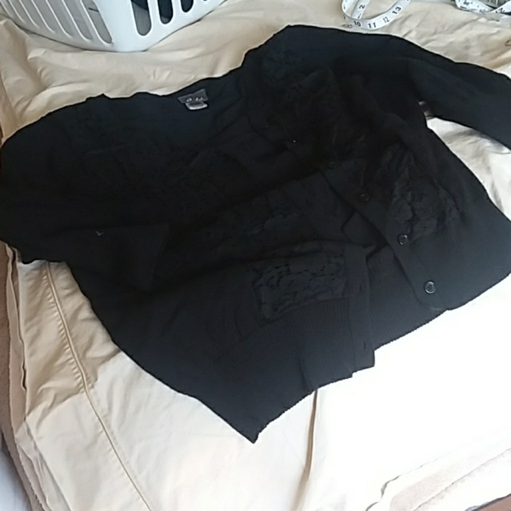 SEE PHOTOS 12/14 L shrug cardigan lace Large